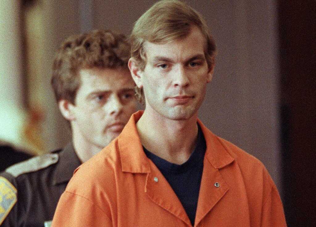 Netflix estrena Dahmer y Evan Peters sorprende con su increíble actuación 3 D3