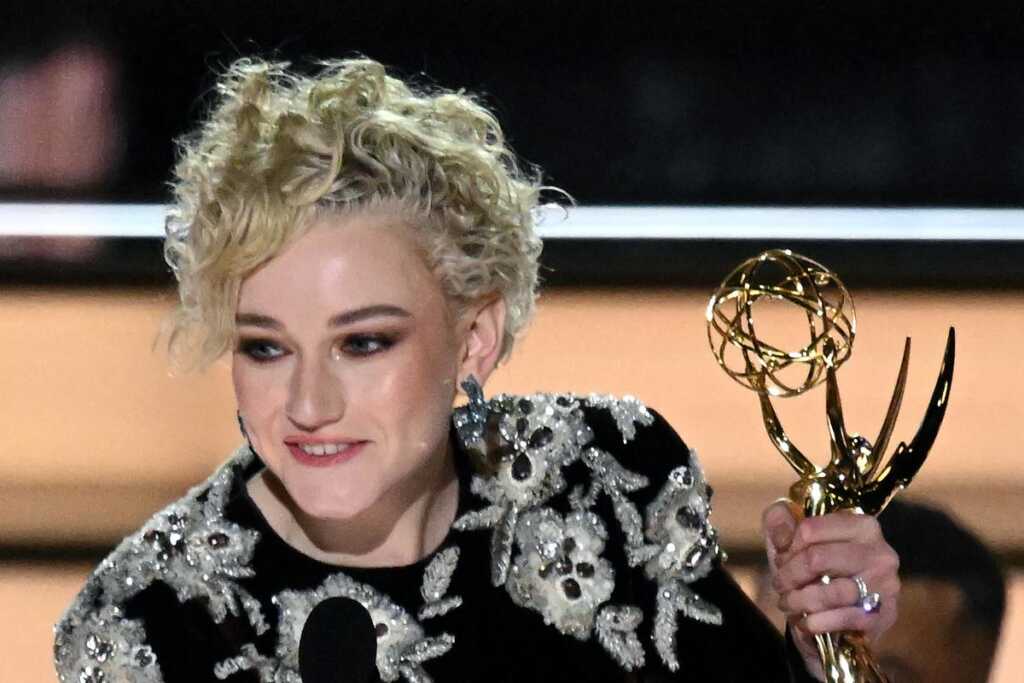 Premios Emmy 2022 9 Julia Garner