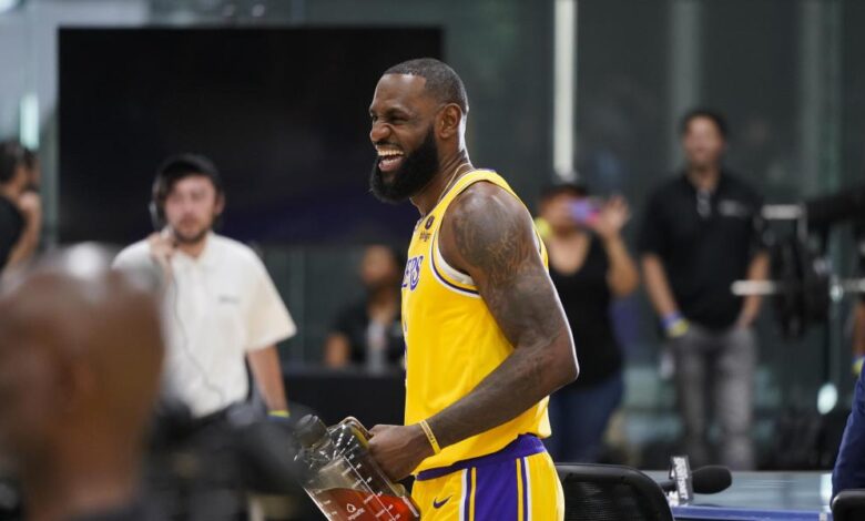 LeBron se olvida de Abdul-Jabbar en su quinteto histórico de los Lakers 1 LeBron se olvida de Abdul-Jabbar en su quinteto histórico de los Lakers