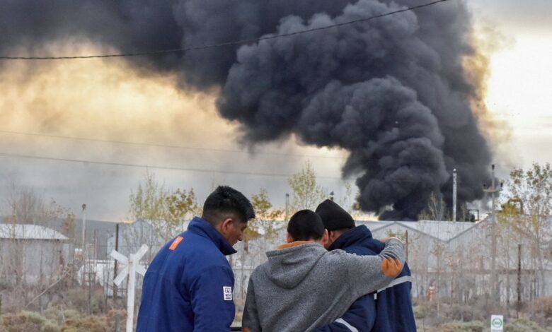 Tres muertos en el incendio de una refinería en el sur de Argentina 1 Tres muertos en el incendio de una refinería en el sur de Argentina