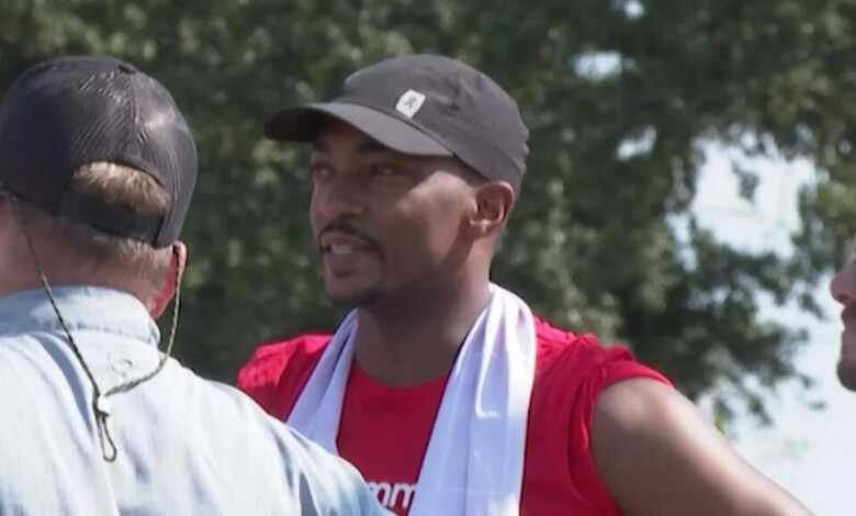 Anthony Mackie actor de Marvel, repara tejados dañados por huracanes 1 actor trabajaba gaf mayores fabricantes 1