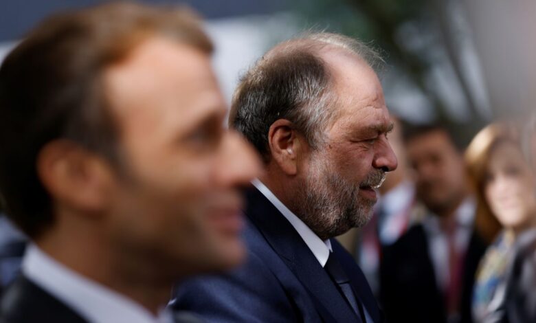 La justicia francesa apunta a dos estrechos colaboradores de macron por dos casos de conflictos de interes 1 https://elpais.com/internacional/2022-10-03/la-justicia-francesa-apunta-a-dos-estrechos-colaboradores-de-macron-por-dos-casos-de-conflictos-de-interes.html