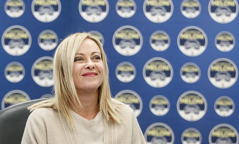 https://elpais.com/internacional/2022-10-06/meloni-busca-tecnicos-que-integren-su-gobierno-para-transmitir-fiabililidad.html 1 https://elpais.com/internacional/2022-10-06/meloni-busca-tecnicos-que-integren-su-gobierno-para-transmitir-fiabililidad.html