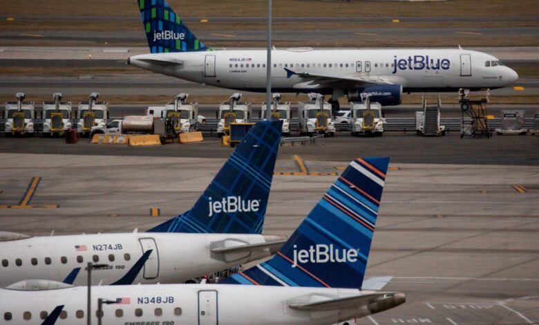 Acusan a hombre de amenazar con navaja a mujer en vuelo de Nueva York a Utah 1 Acusan a hombre de amenazar con navaja a mujer en vuelo de Nueva York a Utah