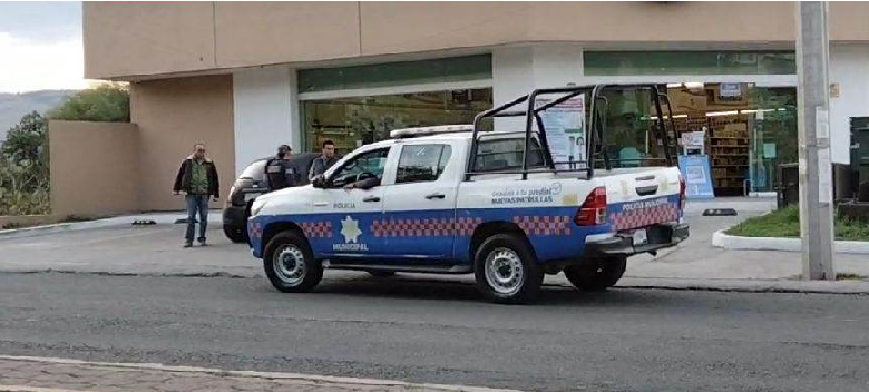 Asaltan a cuentahabiente, le roban 350 mil pesos, delincuente abandona moto en centro de San Juan del Río 1 Asaltan a cuentahabiente, le roban 350 mil pesos, delincuente abandona moto en centro de San Juan del Río