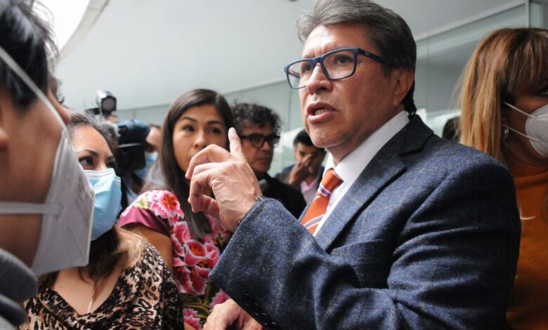 Crecen las voces en Morena que piden la salida de Monreal: “Acercarse tanto a la derecha no son buenas señales” 1 Crecen las voces en Morena que piden la salida de Monreal: “Acercarse tanto a la derecha no son buenas señales”