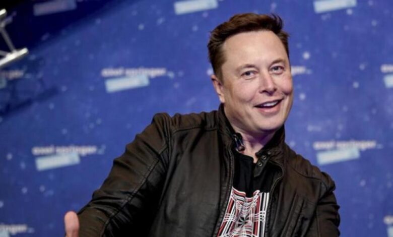 Elon Musk comparte una foto de su mesilla de noche y todo el mundo alucina 1 Elon Musk comparte una foto de su mesilla de noche y todo el mundo alucina