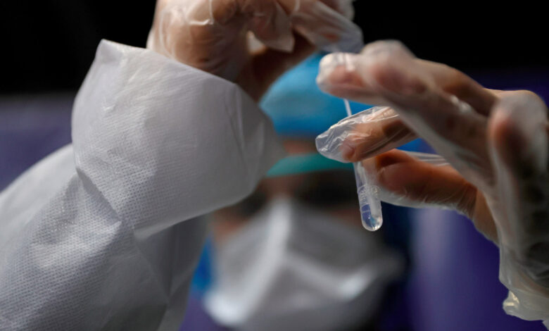 Errores en laboratorio Covid pudieron haber provocado 20 muertes en Inglaterra 1 Errores en laboratorio Covid pudieron haber provocado 20 muertes en Inglaterra