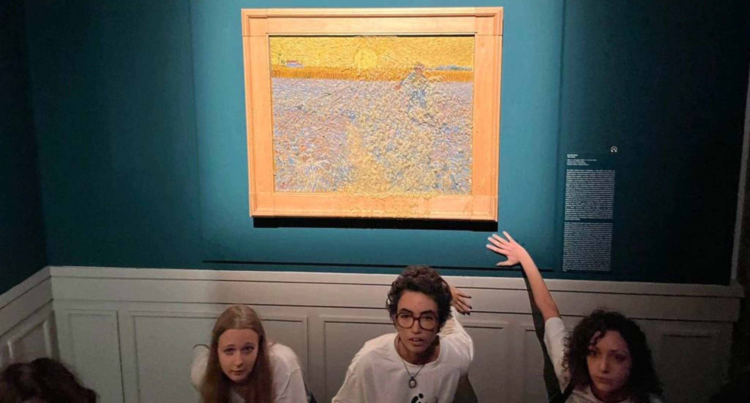Esta vez derraman puré de verduras en otro cuadro de Van Gogh 1 Esta vez derraman pure de verduras en otro cuadro de scaled