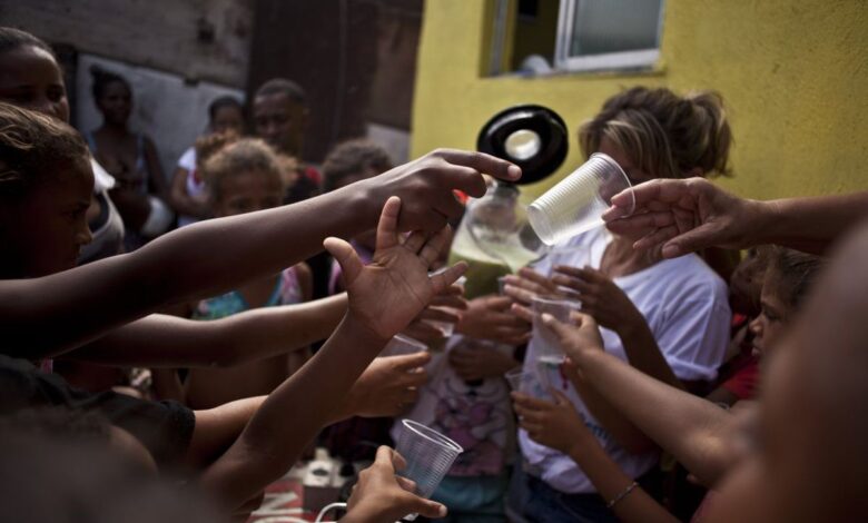 La pobreza se ceba con los menores de 18 años en América Latina 1 La pobreza se ceba con los menores de 18 años en América Latina