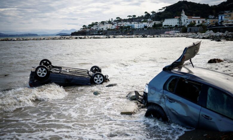 Las autoridades elevan a ocho los muertos por el corrimiento de tierra en la isla italiana de Ischia 1 Las autoridades elevan a ocho los muertos por el corrimiento de tierra en la isla italiana de Ischia