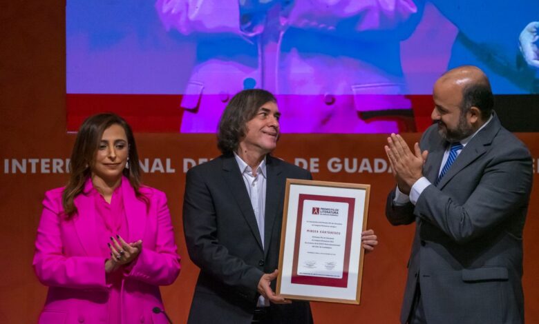 Mircea Cărtărescu: “El poeta no es un inadaptado con la cabeza en las nubes” 1 Mircea Cărtărescu: “El poeta no es un inadaptado con la cabeza en las nubes”