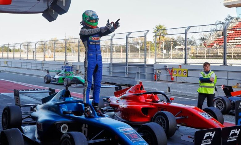 Nikola Tsolov arrasa en la primera manga de F4 en el Circuit 1 Nikola Tsolov arrasa en la primera manga de F4 en el Circuit