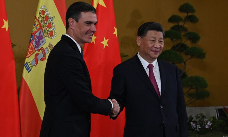 https://elpais.com/internacional/2022-11-15/sanchez-pide-a-xi-que-medie-con-putin-para-evitar-que-se-prolongue-la-guerra-en-ucrania.html 1 https://elpais.com/internacional/2022-11-15/sanchez-pide-a-xi-que-medie-con-putin-para-evitar-que-se-prolongue-la-guerra-en-ucrania.html