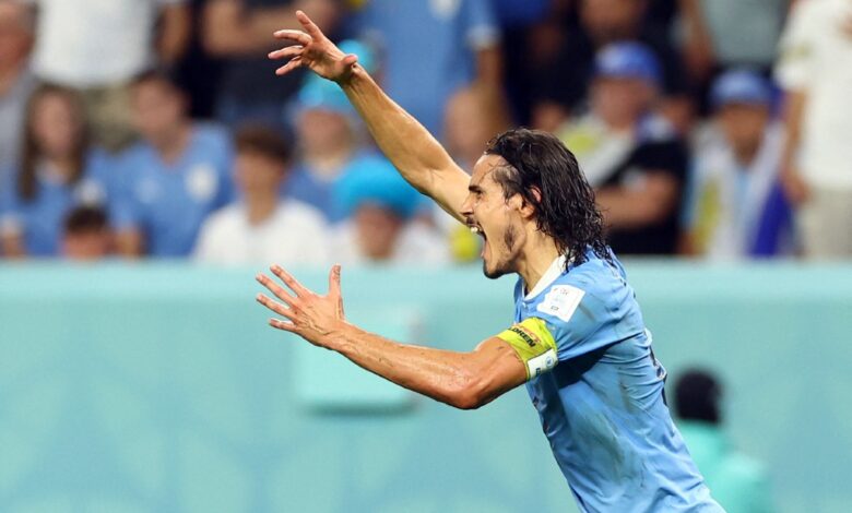 Cavani explota y derriba pantalla del VAR tras eliminación en Mundial Qatar 2022 | Video 1 Cavani explota y derriba pantalla del VAR tras eliminación en Mundial Qatar 2022 | Video