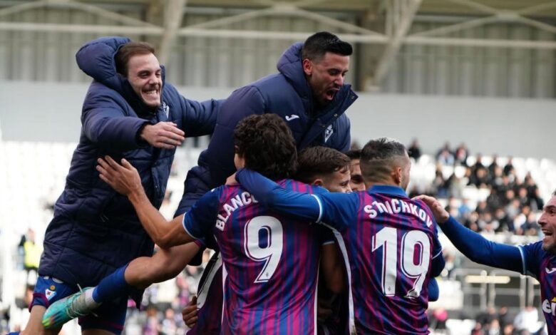El Eibar remonta al Burgos y se sube al tren del ascenso 1 El Eibar remonta al Burgos y se sube al tren del ascenso
