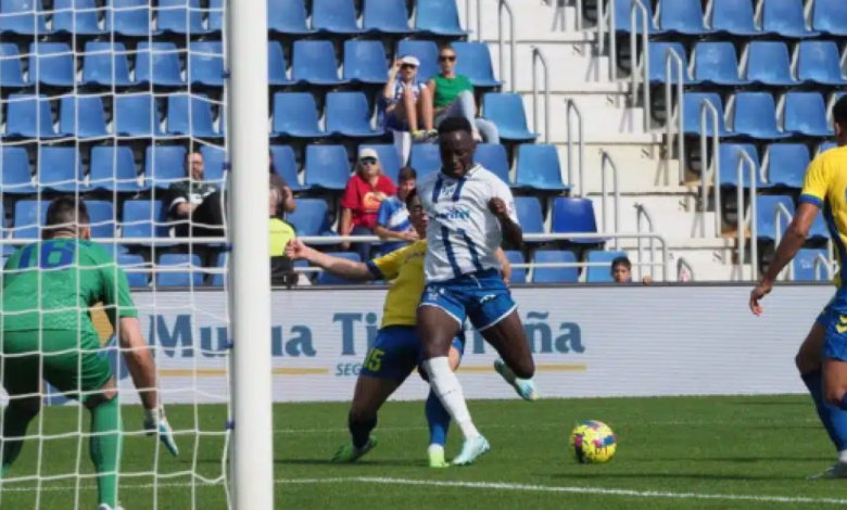 El Tenerife cae goleado en la celebración del Centenario 1 El Tenerife cae goleado en la celebración del Centenario