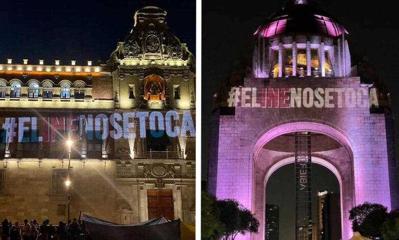 Proyectan 'El INE no se toca' en Palacio Nacional y Monumento a la Revolución 1 Proyectan 'El INE no se toca' en Palacio Nacional y Monumento a la Revolución