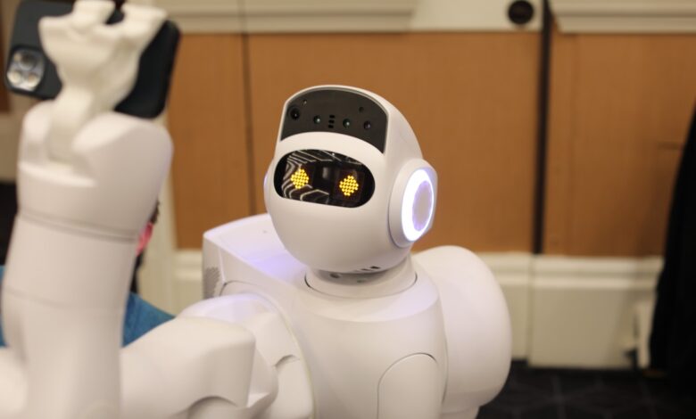 Lo que pensábamos que estaba sucediendo con las inversiones en robótica definitivamente está sucediendo 1 El robot Aeo está diseñado para patrullar y desinfectar hospitales
